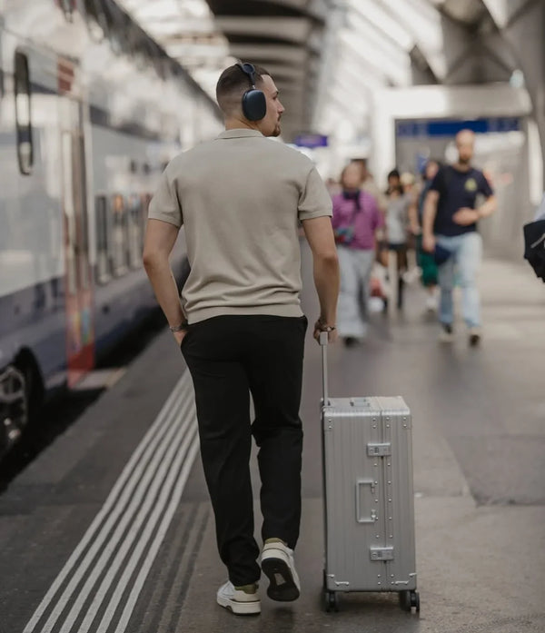 How to Choose a Durable Carry-On Suitcase for Work Trips