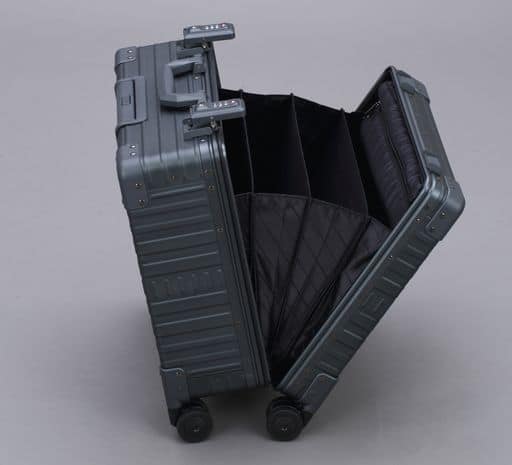 The Ultimate Guide to Choosing a Rolling Briefcase for Men