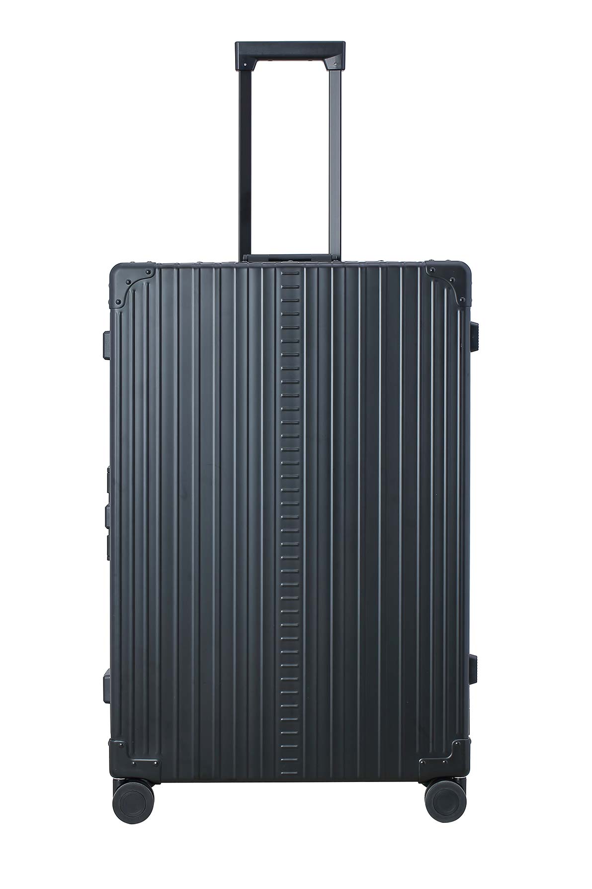 Black-32-inch-aluimunm-checked-bag|The black onyx ALEON 32″ Macro Plus glides smoothly through an airport terminal, its high-performance wheels designed for quiet and stable movement. The ergonomic telescoping handle ensures comfortable handling, even in bustling travel environments.|The ALEON 32″ black Macro Plus glides smoothly through an airport terminal, its high-performance wheels designed fo