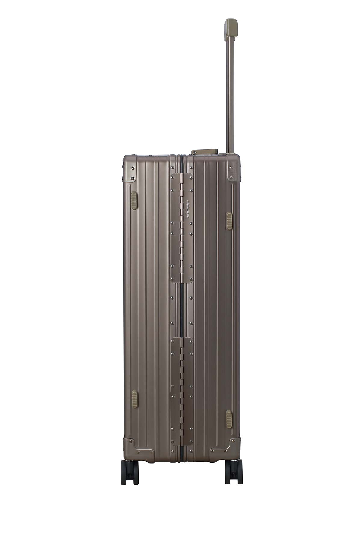 Bronze-32-inch-luggage|The ALEON 32″ bronze Macro Plus glides smoothly through an airport terminal, its high-performance wheels designed for quiet and stable movement. The ergonomic telescoping handle ensures comfortable handling, even in bustling travel environments.|An open ALEON 32″ Macro Plus reveals its meticulously organized interior, featuring compression panels and deep compartments that o