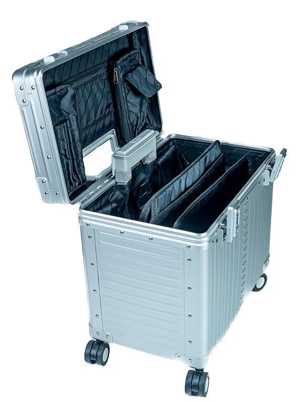 |Aleon Deluxe pilot case open with vertical opening|Aleon pilot case with full piano hinge and spinner wheels|deluxe Silver-case-opened-17-inch-case