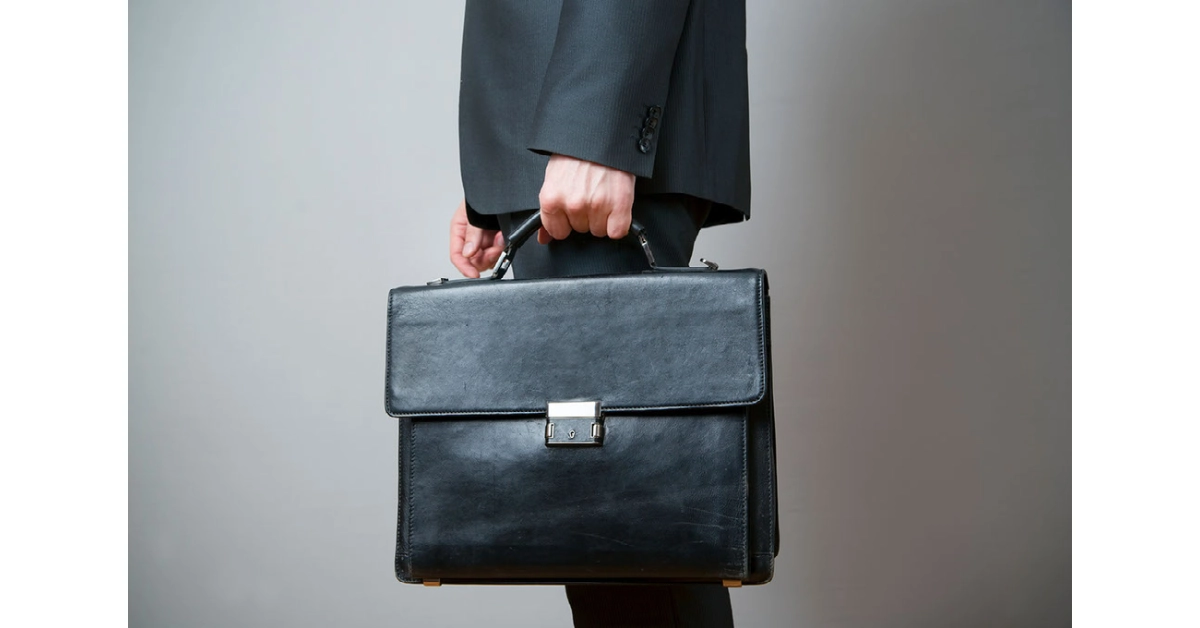 How to Choose the Right Aluminum Briefcase for Your Needs - ALEON