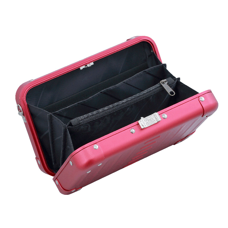 Aluminnum-Hand-Bag-opened-1905-REd-tag Aluminnum-Hand-Bag-opened-1905-REd-tag